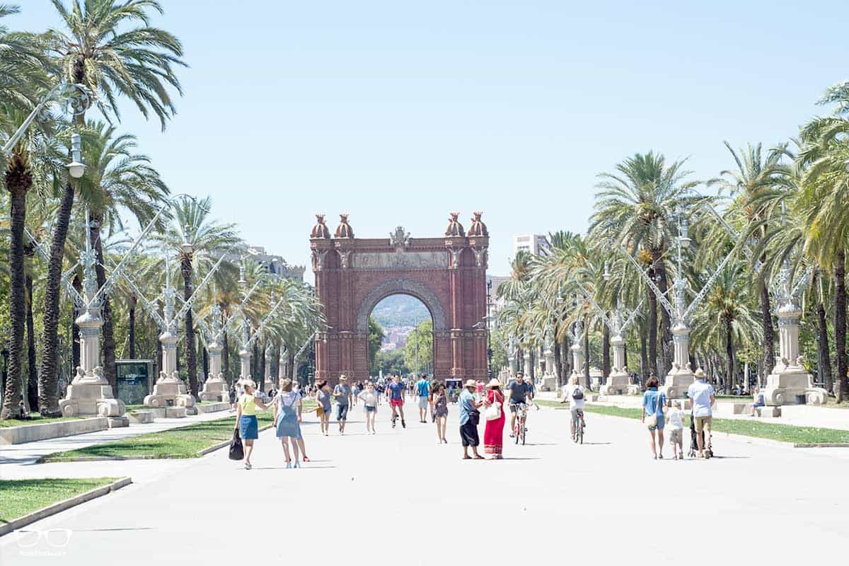 77+ COOL Things To Do in Barcelona - a Full List