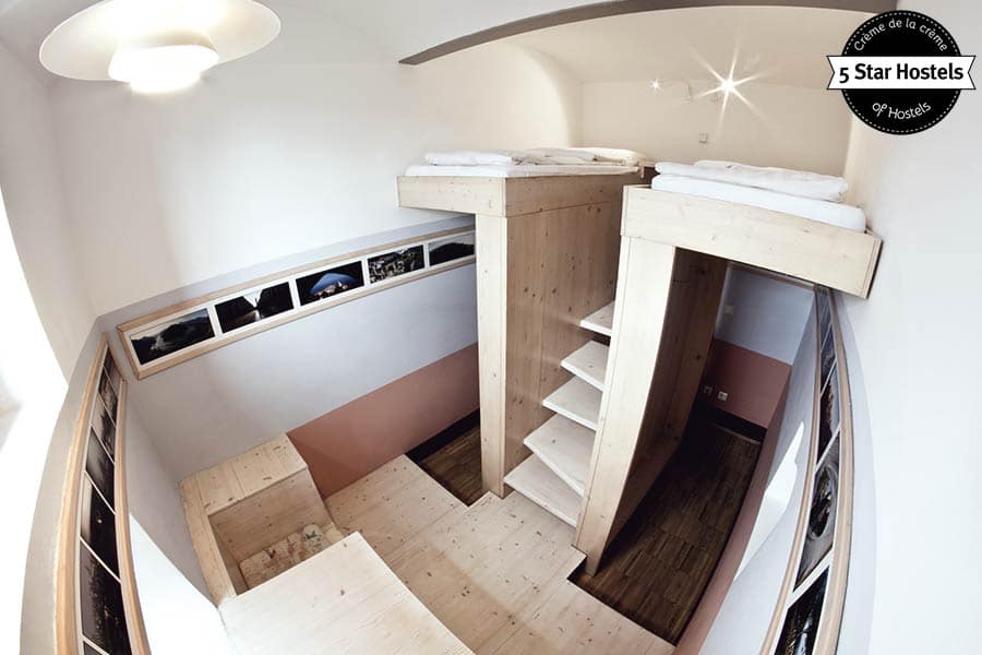 Creative ways to turn a former cell into a twin room - Hostel Celica