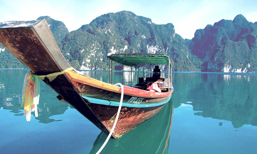 Speechless in Khao Sok: No WiFi, No TV, and electricity for only a few hours at night