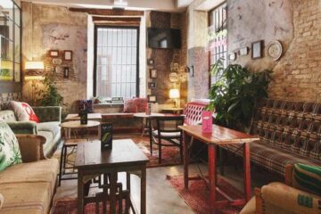 Lemon Rock Granada - Vintage 5 Star Hostel & Bar
