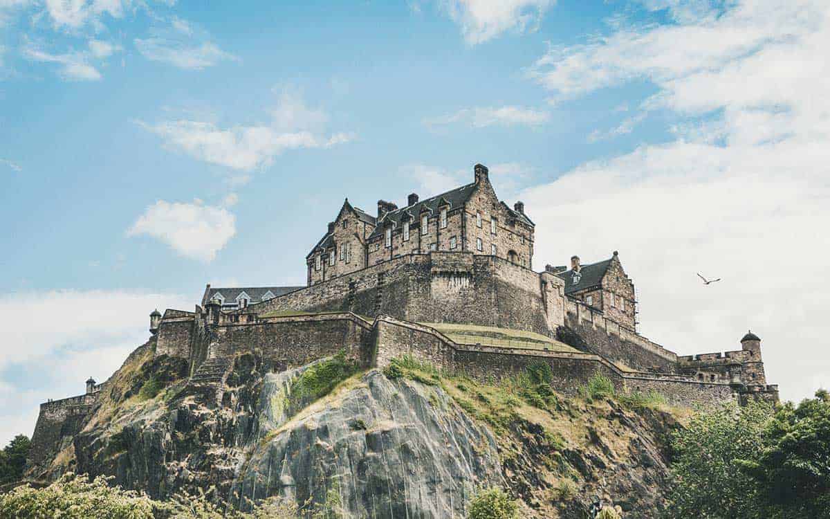 3 Best Hostels in Edinburgh - dazzling pods, boutique hostels and Castle Views