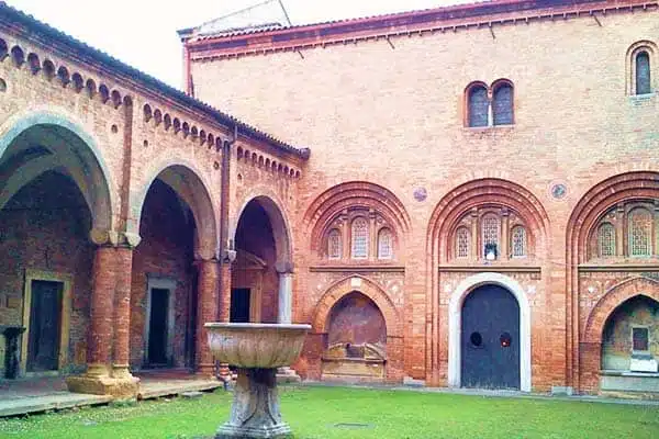 Santo Stefano combines 7 seven churches in one which makes it really special
