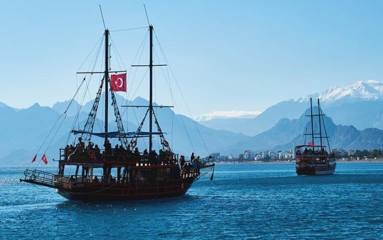 3 Best Hostels in Antalya - Beautiful Turkish Gardens and Sparkling Sea