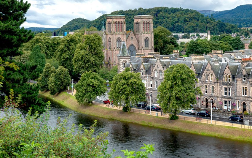 3 Best Hostels in Inverness - Culloden Battlefield, Clava Cairns, Fort George, Loch Ness & More