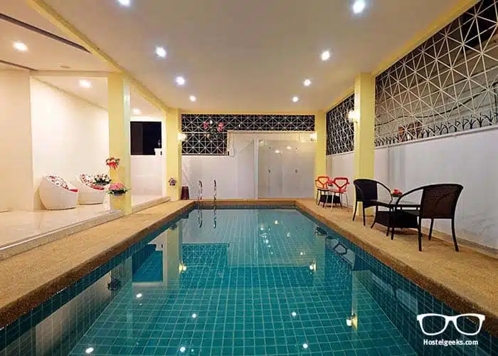 Happy Hostel Pattaya Swimming Pool