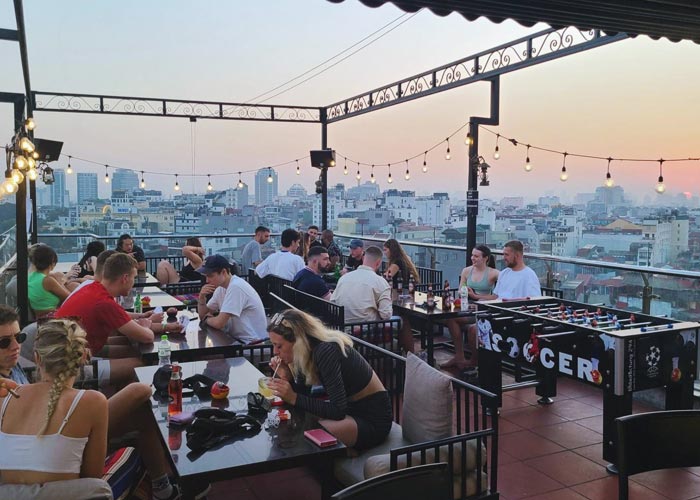 Chill and have a nice time at Hanoi Backpackers Hostel & Rooftop Bar 