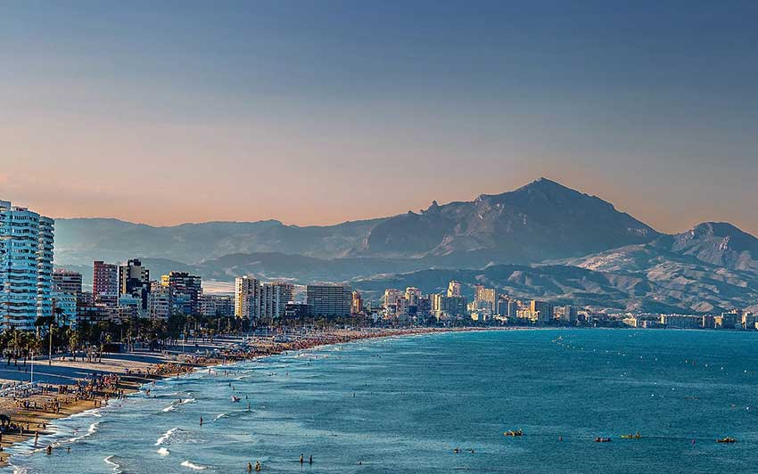 3 Best Hostels in Alicante, Spain